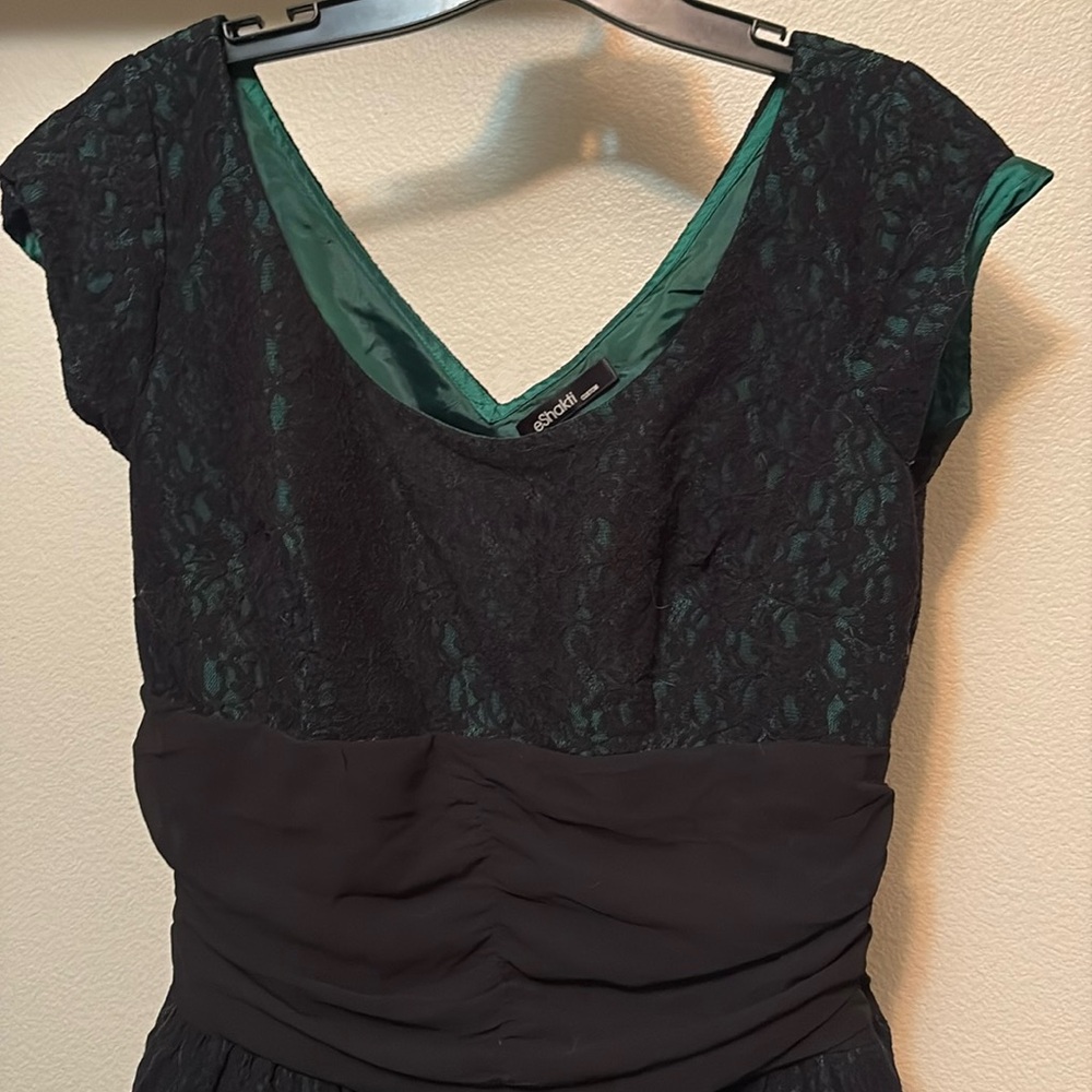eShakti women's dress size 10 pockets Black lace over Green Ruched waist NWOT 💚🖤 - Picture 2 of 9